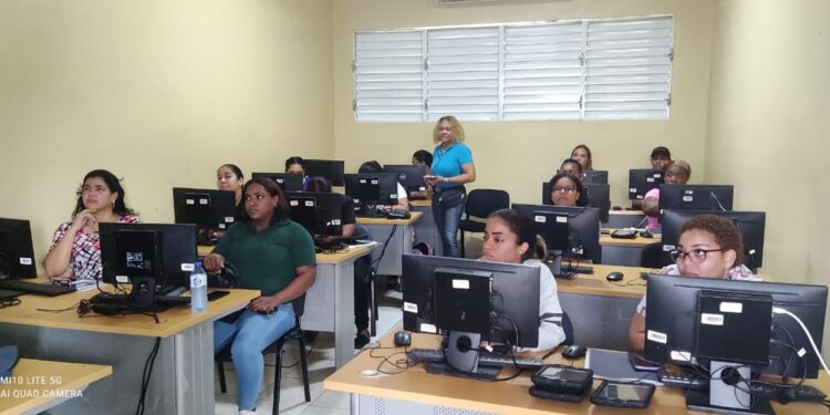 Director CTC dispone espacios y equipos CTC al servicio del X Censo Nacional