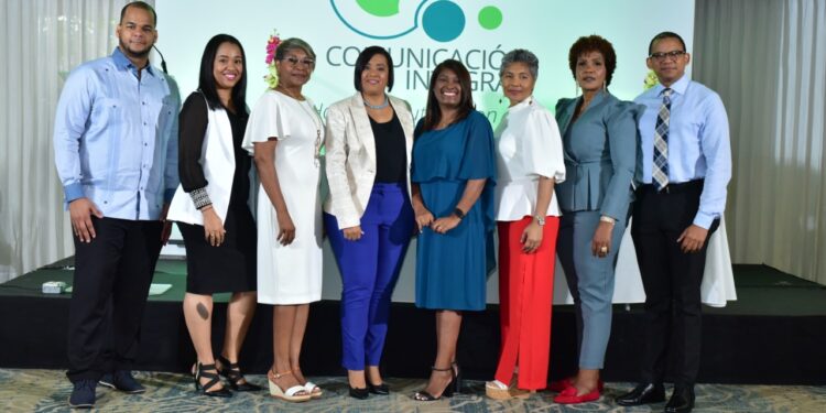 Ci comunicación e INAFOCAM capacitan docentes en la República Dominicana