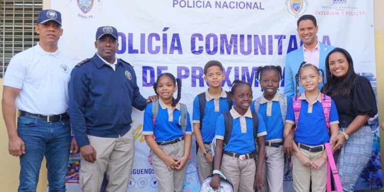Director Regional 15 participa en lanzamiento del Programa "Policía Comunitaria y Proximidad Policial"
