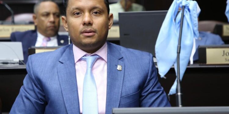 Pide a las autoridades no dejar “morir” a Las Salinas por falta de agua