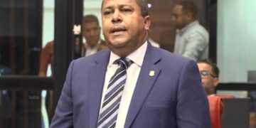 Senador del PRM reclama terminación de hospitales y escuelas