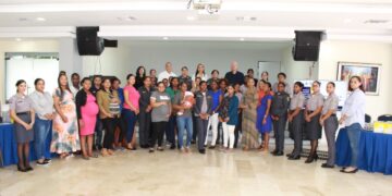 Madres policías reciben kits de lactancia materna