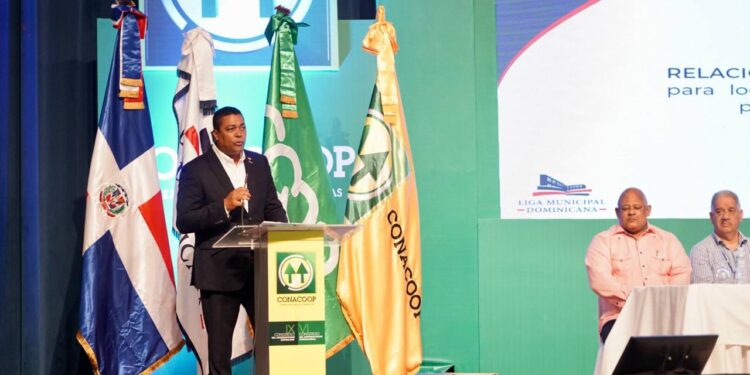 Víctor D´Aza destaca aportes de las cooperativas al desarrollo local