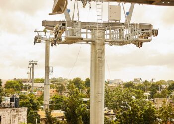 Inicia el tendido del cable portante-tractor tramo uno  Línea 2 del Teleférico Los Alcarrizos