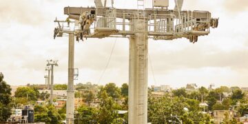 Inicia el tendido del cable portante-tractor tramo uno  Línea 2 del Teleférico Los Alcarrizos