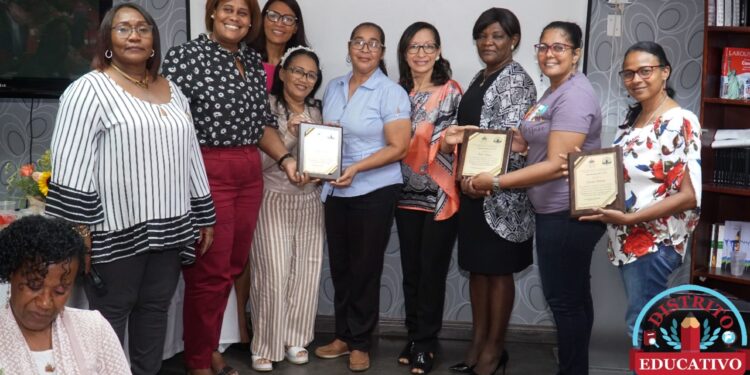 Distrito Educativo reconoce trabajo de coordinadores de la Jornada de Formación 2022 del Nivel Inicial y Secundario