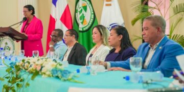 Clausuran Diplomado de Evaluación por Competencias en Mao y Montecristi