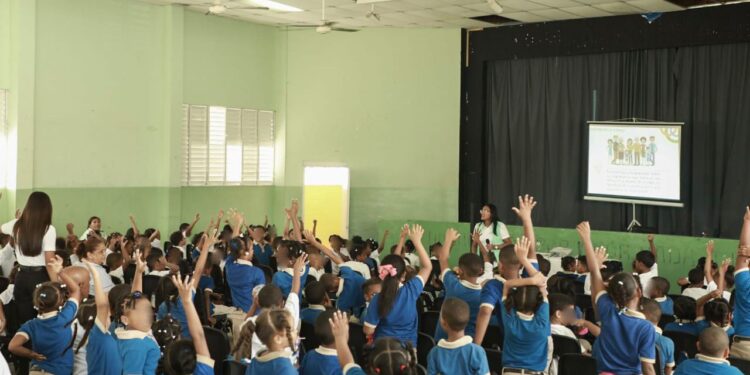 CNE concientiza sobre uso eficiente de energía a más de 50 mil personas en el período enero – octubre