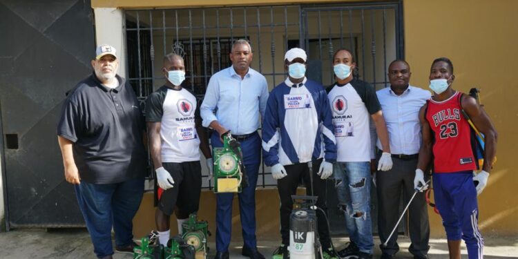 Profesor Nelson Fulcar auspicia operativo de fumigación y entrega de raciones alimenticias en Los Guarícanos