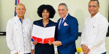 MESCYT entrega 78 becas alumnos meritorios que cursarán programas de grado Universidad ISA Santiago