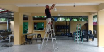 Regional 15 instala abanicos en el Liceo Nuestra Señora del Carmen