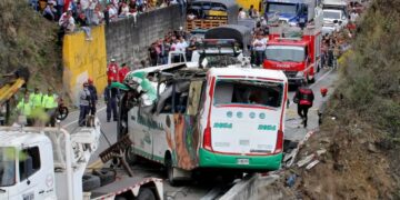 Al menos 20 muertos y 15 heridos tras accidente de autobús en Colombia
