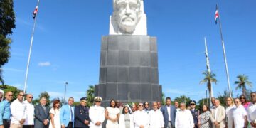 Alcalde SDE anuncia la compra de 24 camiones compactadores a un costo de RD$255 MM