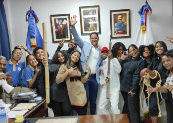 Dirección Regional 15 realiza lanzamiento de la semana de la poesía