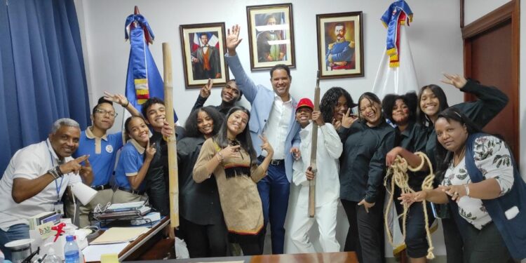 Dirección Regional 15 realiza lanzamiento de la semana de la poesía