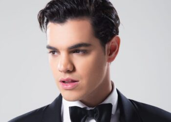 Cantante Carlos Moore lanza “El Comienzo”, primer álbum de su carrera