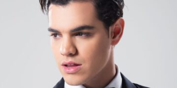 Cantante Carlos Moore lanza “El Comienzo”, primer álbum de su carrera