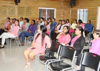 SRSM realiza charla educativa sobre cáncer de mama