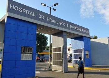 Especialista Moscoso Puello indica cómo prevenir la osteoporosis