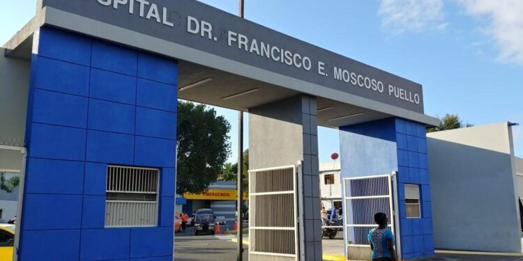 Especialista Moscoso Puello indica cómo prevenir la osteoporosis