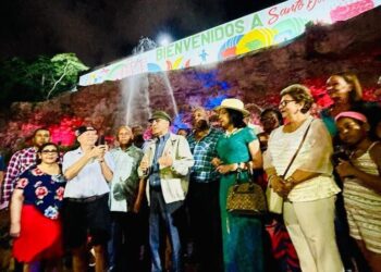 Ayuntamiento inaugura letrero y fuente de bienvenida a Santo Domingo Este