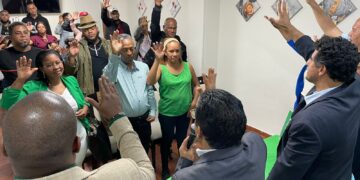 Presidente junto Dirección del PRM en Segovia, España pasan a la Fuerza del Pueblo