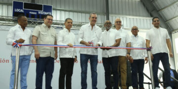 Presidente Abinader deja inaugurado el Club Rafael Leónidas Solano en Guachupita