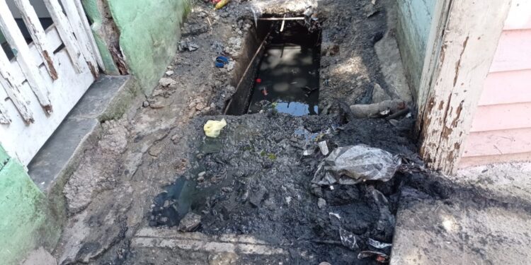 Junta Municipal empieza saneamiento de la cañada del sector Corté Bolo