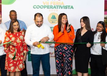 Cooperativa de Aduanas inaugura feria para socios