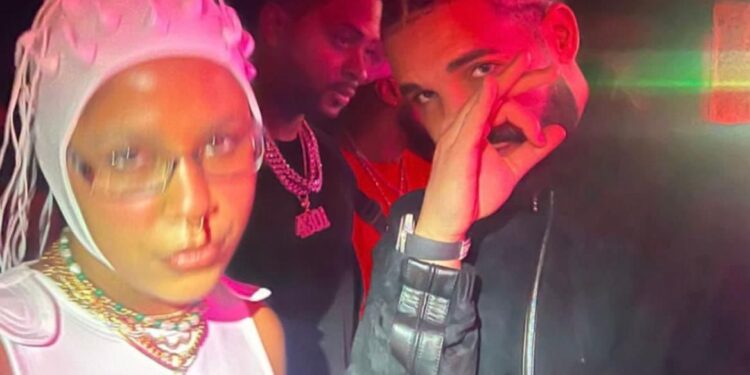 Rapero Drake asiste a concierto de Tokischa en Miami