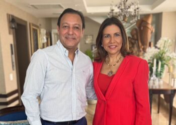 Abel Martínez visita la ex vicepresidente Margarita Cedeño