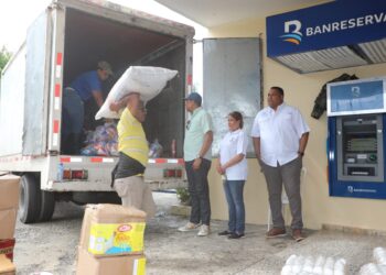 Eddy Alcántara: Gobierno moviliza toneladas de madera, zinc y alimentos para ayudar a afectados por Fiona