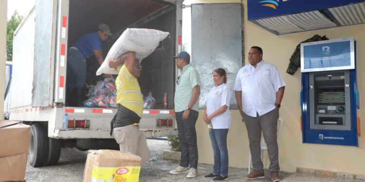 Eddy Alcántara: Gobierno moviliza toneladas de madera, zinc y alimentos para ayudar a afectados por Fiona
