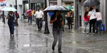 Onda tropical generará lluvias este jueves en varias provincias del país