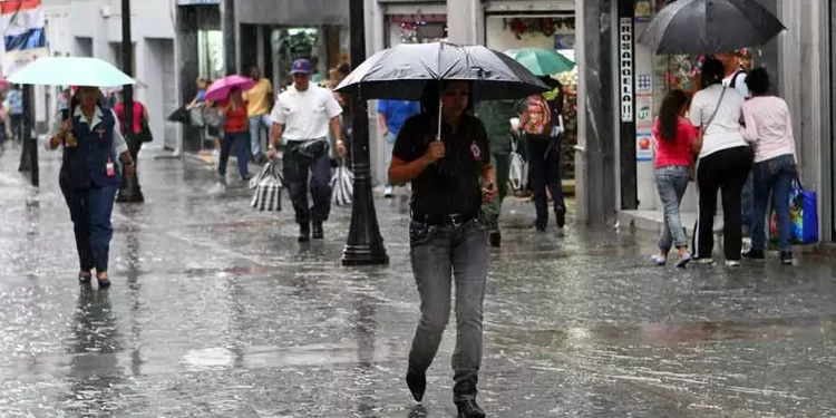 Onda tropical generará lluvias este jueves en varias provincias del país