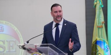 Afirman Ecuador y RD son los únicos países en AL con tendencia clara a la democracia