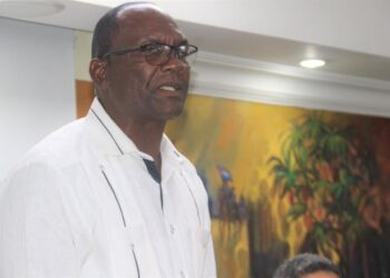 Alacalde Cristian Encarnación juramenta Comisión Censadora en Los Alcarrizos