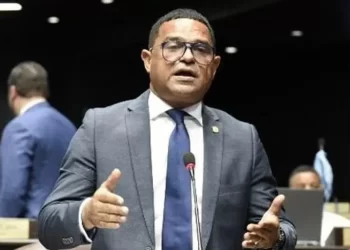 Condenan al diputado Sadoky Duarte por agresión a agente PN