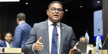 Condenan al diputado Sadoky Duarte por agresión a agente PN