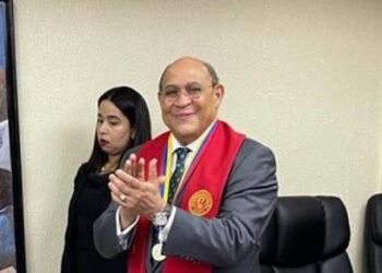 Otorgan título de Doctor Honoris Causa al profesor Rafael Santos Badía