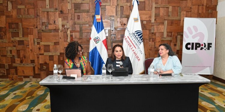 Ministerio de la Mujer reúne a mujeres políticas en encuentro con Epsy Campbell Bar