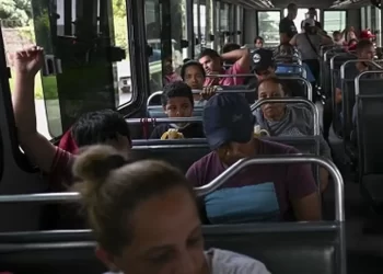 Nueva York declara el estado de emergencia ante la llegada de miles de migrantes