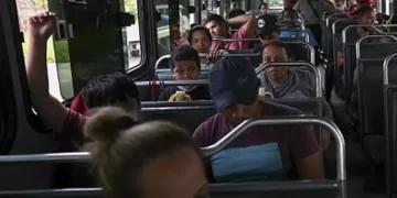 Nueva York declara el estado de emergencia ante la llegada de miles de migrantes