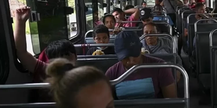 Nueva York declara el estado de emergencia ante la llegada de miles de migrantes