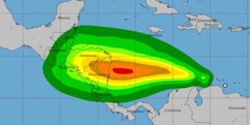 La potencial tormenta tropical Trece cada vez más organizada en el Caribe