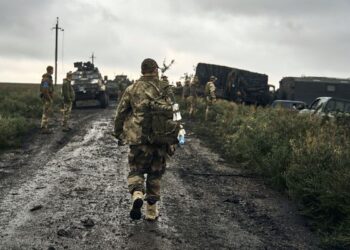 Tropas rusas se retiran del bastión de Limán para evitar el cerco ucraniano