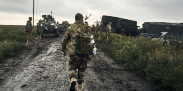 Tropas rusas se retiran del bastión de Limán para evitar el cerco ucraniano