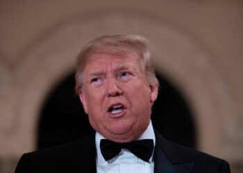 Comité que investiga asalto al Capitolio cita a Trump a declarar