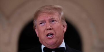 Comité que investiga asalto al Capitolio cita a Trump a declarar