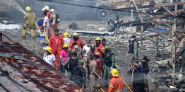 Un muerto y 28 heridos en la explosión de un carro bomba en Tailandia